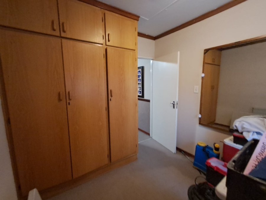 5 Bedroom Property for Sale in Langenhovenpark Free State